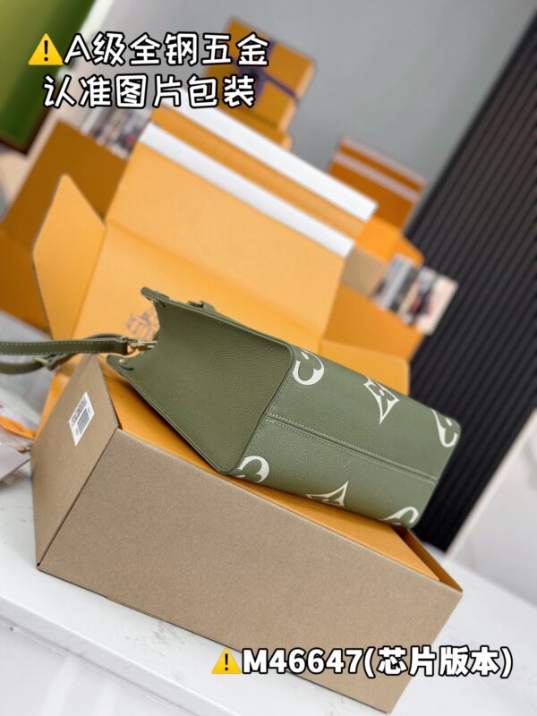 img_9019 ONTHEGO Small M46647 Size 25 x 19 x 11.5 cm