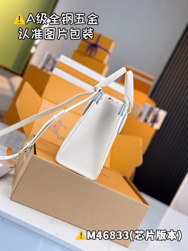 img_9051 ONTHEGO Small M46833 Size 25 x 19 x 11.5 cm