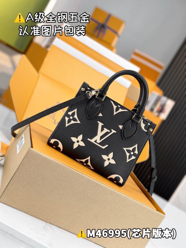 img_9069 ONTHEGO BB M46995 Size 18 x 15 x 8.5 cm