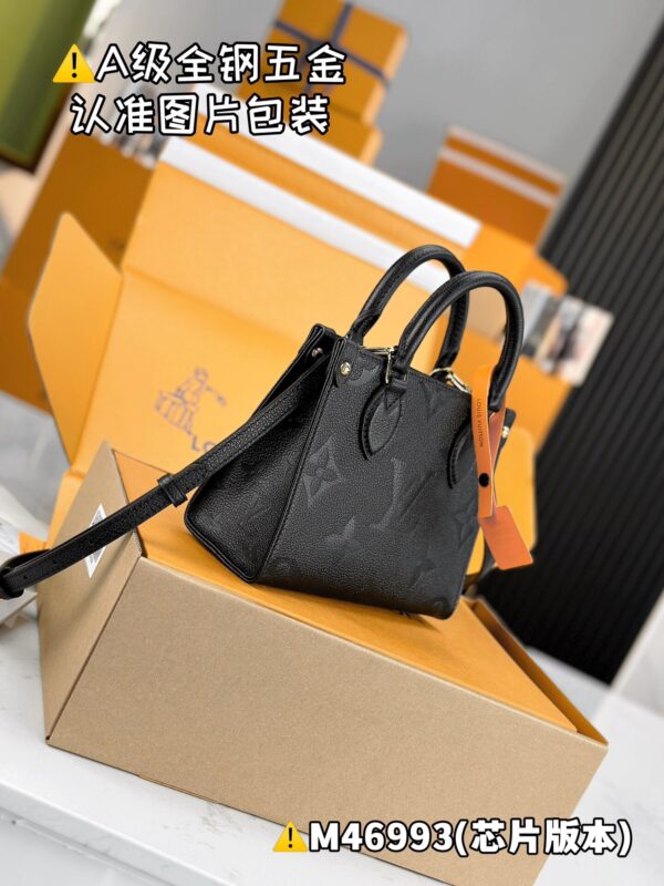 img_9091 ONTHEGO BB M46993 Size 18 x 15 x 8.5 cm