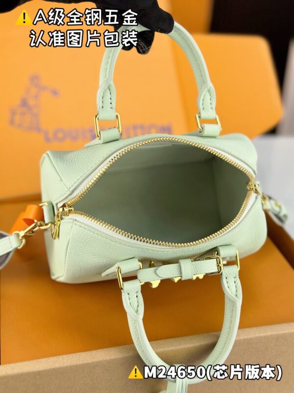 img_9239 SPEEDY 18 LV&I M24605 Size 18.5 x 12.5 x 10.5 cm