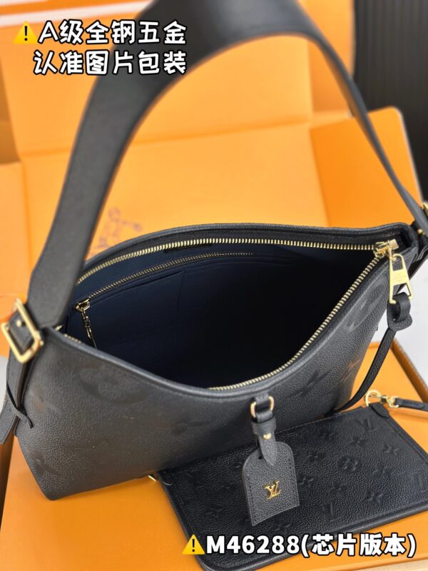 img_9347 CARRYALL Small M46288 Size 24 x 12 x 29.5 cm
