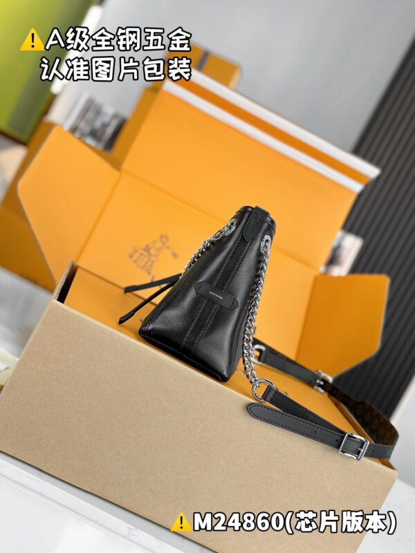 img_9359 CARRYALL BB M24860/M12888 Size 26x17x10 cm
