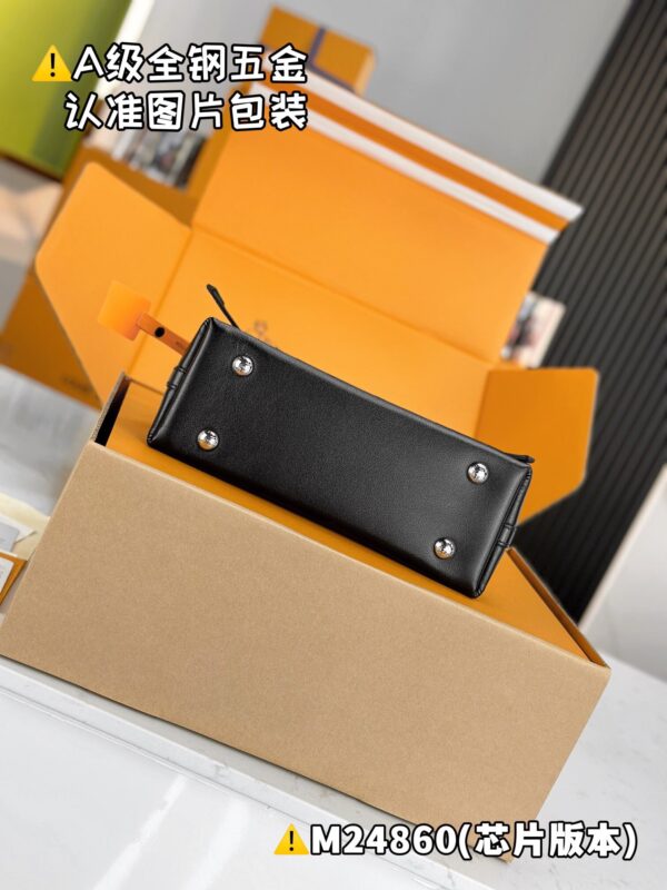 img_9360 CARRYALL BB M24860/M12888 Size 26x17x10 cm