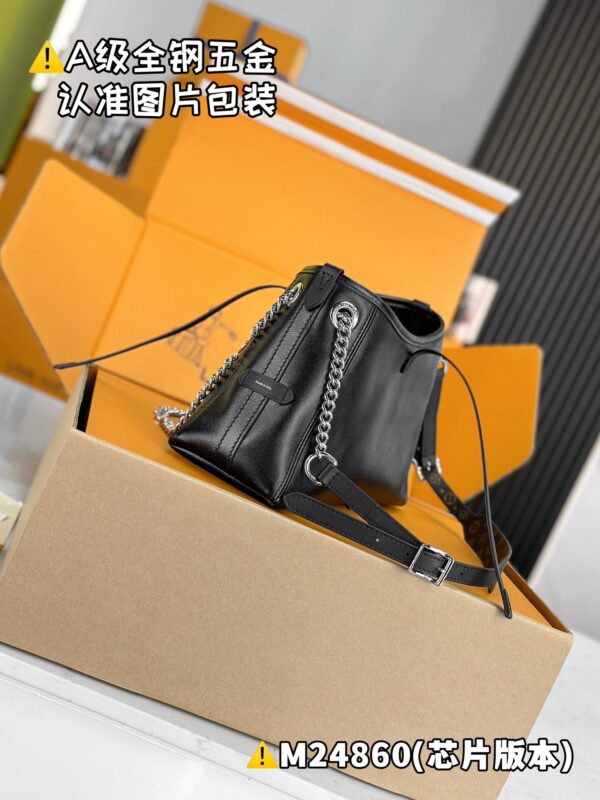 img_9364 CARRYALL BB M24860/M12888 Size 26x17x10 cm