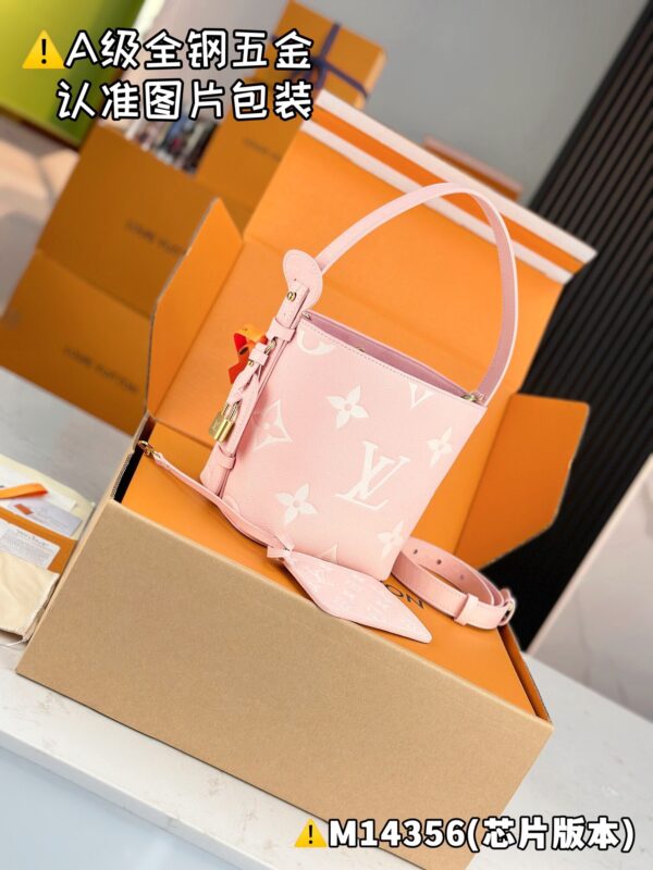img_9433 ALL IN BB M14356 Size 18 x 12 x 16 cm