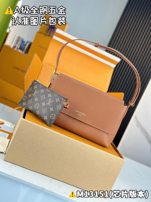 Low Key Messenger M13151 Size 30x18x12 cm