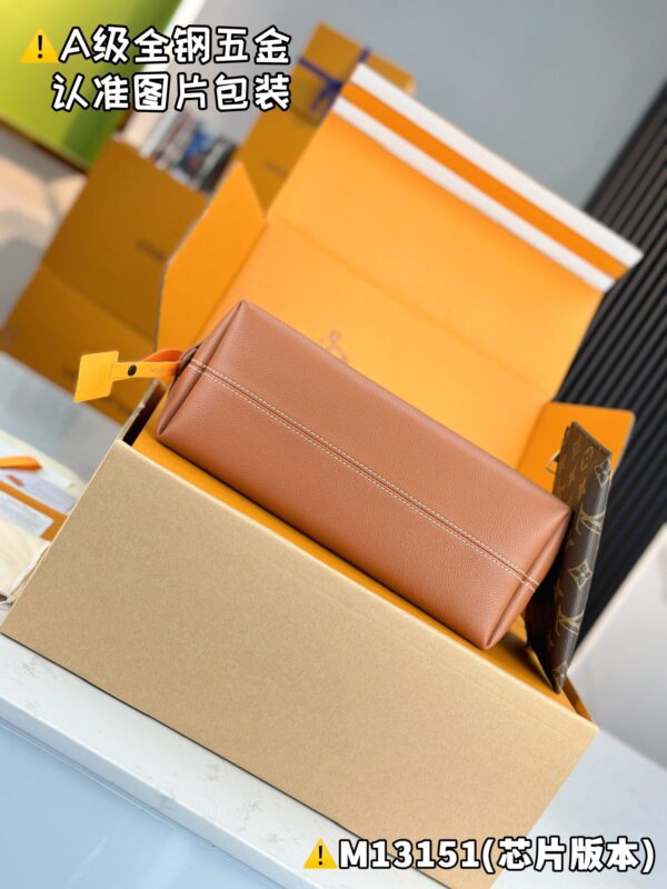 img_9450 Low Key Messenger M13151 Size 30x18x12 cm