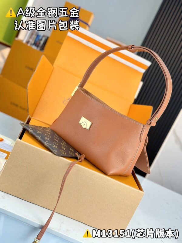 img_9452 Low Key Messenger M13151 Size 30x18x12 cm