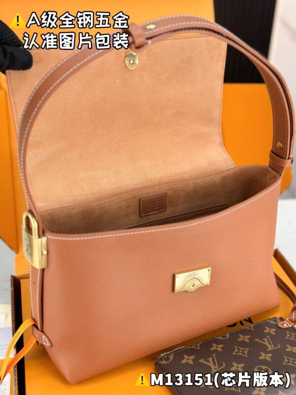 img_9453 Low Key Messenger M13151 Size 30x18x12 cm