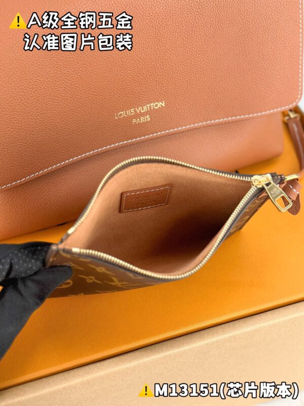 img_9455 Low Key Messenger M13151 Size 30x18x12 cm