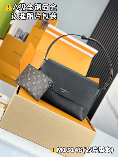 Low Key Messenger M13148 Size 30x18x12 cm