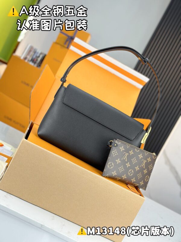img_9466 Low Key Messenger M13148 Size 30x18x12 cm