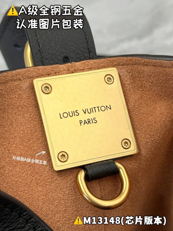 img_9476 Low Key Messenger M13148 Size 30x18x12 cm