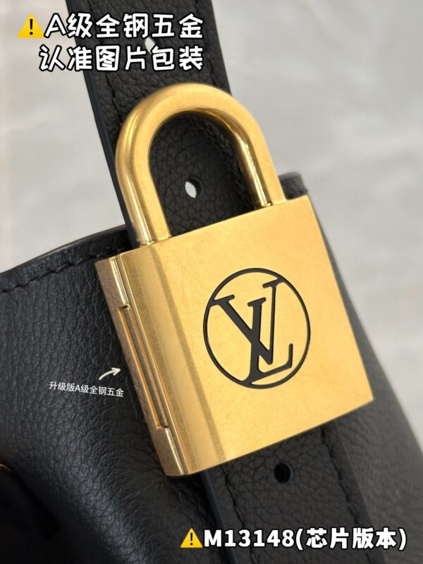 img_9477 Low Key Messenger M13148 Size 30x18x12 cm