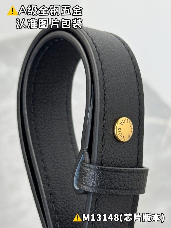 img_9479 Low Key Messenger M13148 Size 30x18x12 cm