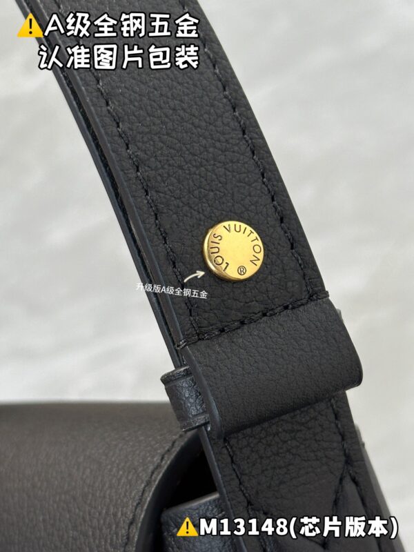 img_9480 Low Key Messenger M13148 Size 30x18x12 cm