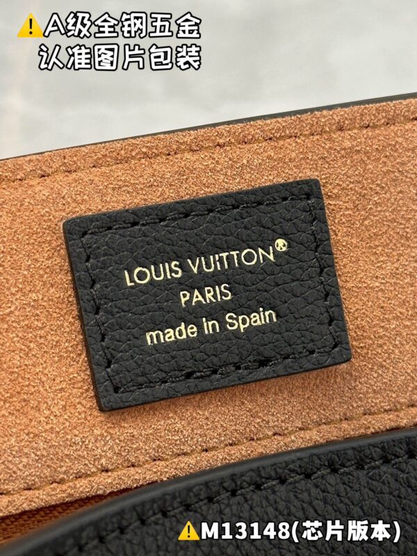img_9482 Low Key Messenger M13148 Size 30x18x12 cm