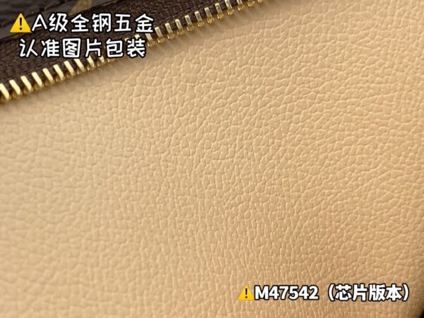 img_9498 M47542 Size 25x20x5.5 cm