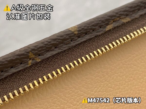 img_9499 M47542 Size 25x20x5.5 cm