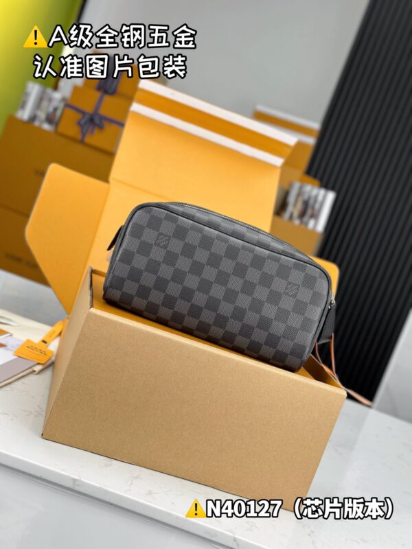 img_9527 DOPP M40127 Size 28x15x16.5 cm