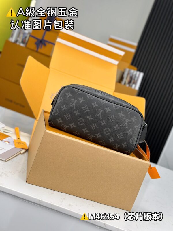 img_9545 DOPP M46354 Size 28x15x16.5 cm