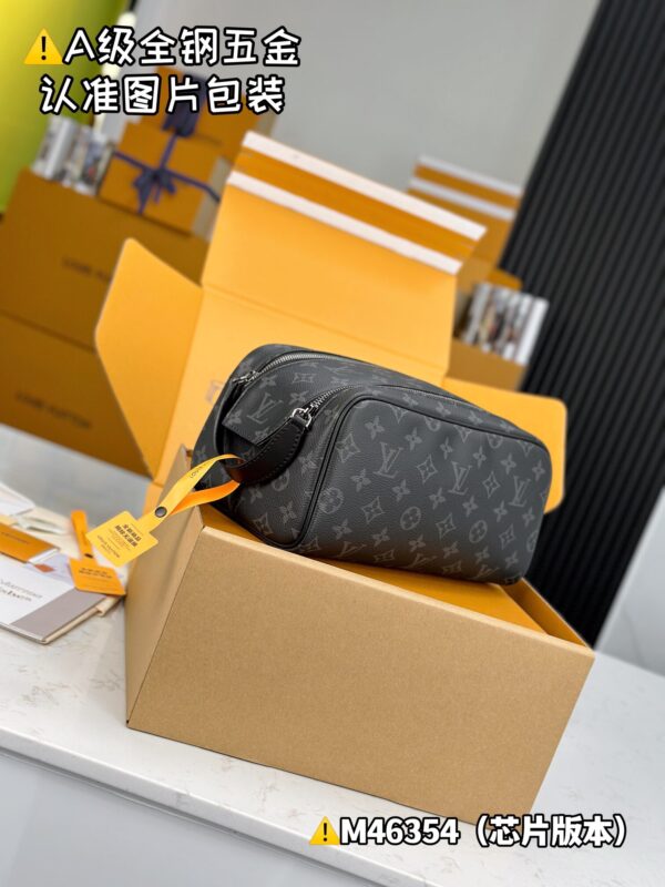 img_9546 DOPP M46354 Size 28x15x16.5 cm
