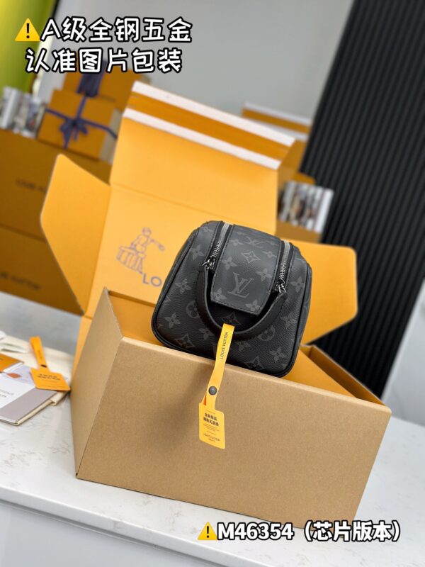 img_9549 DOPP M46354 Size 28x15x16.5 cm