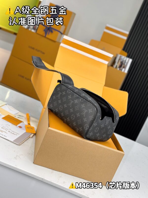 img_9550 DOPP M46354 Size 28x15x16.5 cm