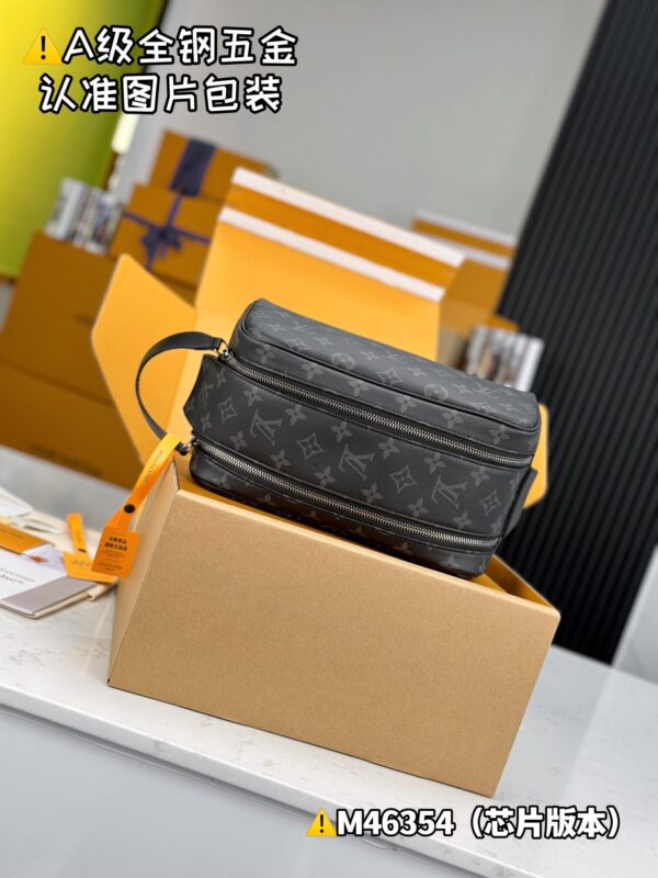 img_9551 DOPP M46354 Size 28x15x16.5 cm