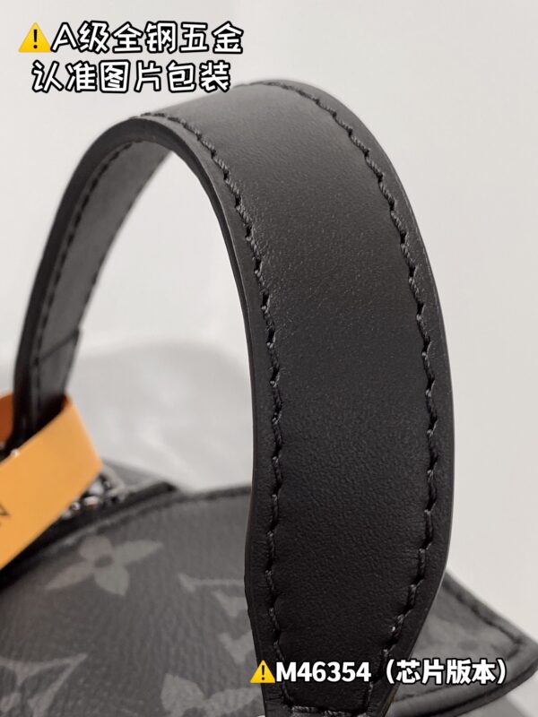 img_9554 DOPP M46354 Size 28x15x16.5 cm