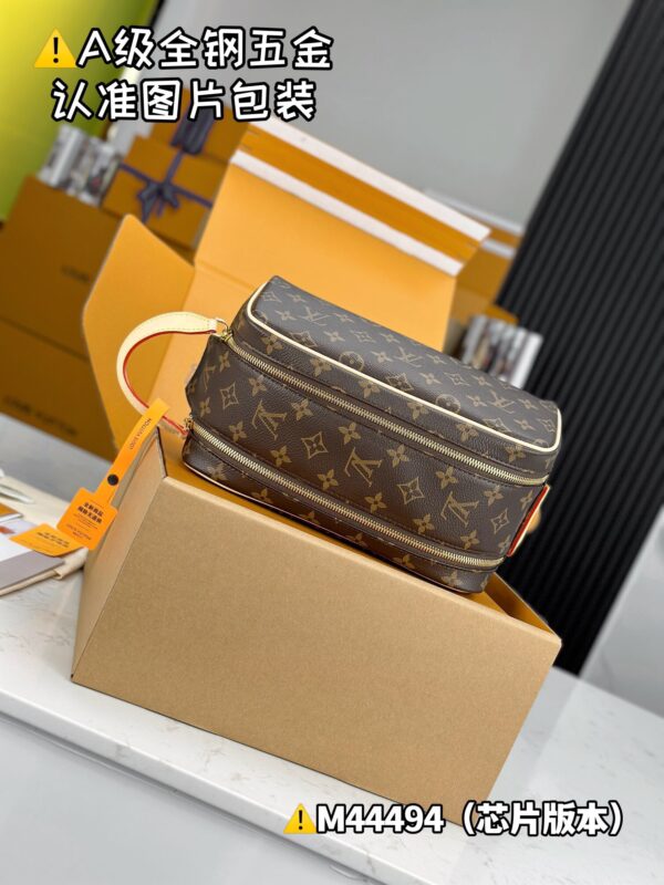 img_9568 DOPP M44494 Size 28x15x16.5 cm
