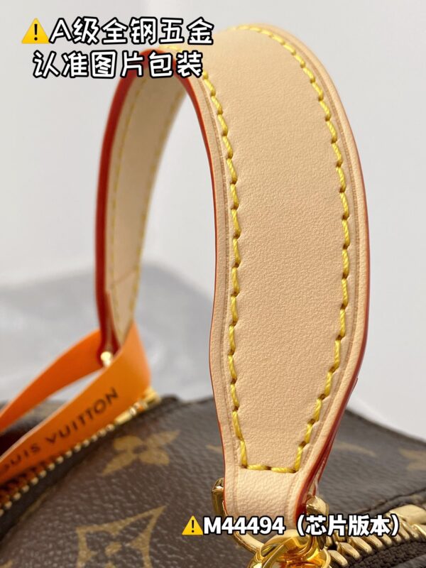 img_9572 DOPP M44494 Size 28x15x16.5 cm