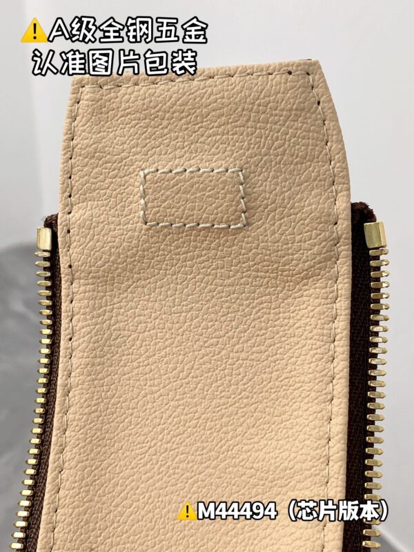 img_9576 DOPP M44494 Size 28x15x16.5 cm