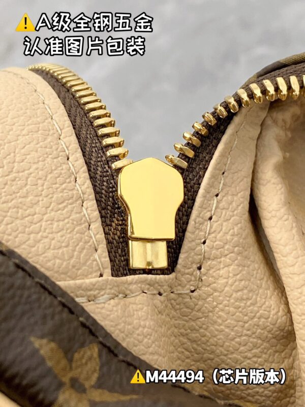 img_9577 DOPP M44494 Size 28x15x16.5 cm
