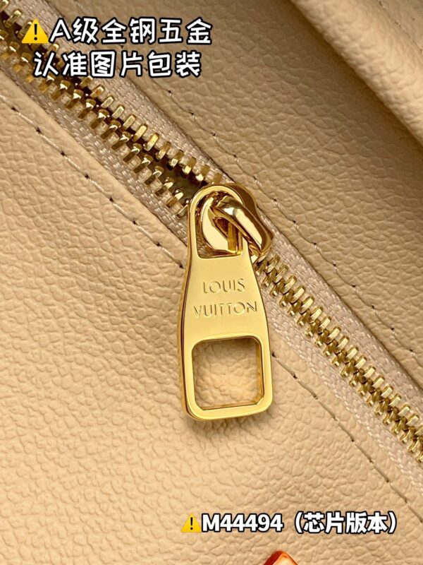 img_9578 DOPP M44494 Size 28x15x16.5 cm