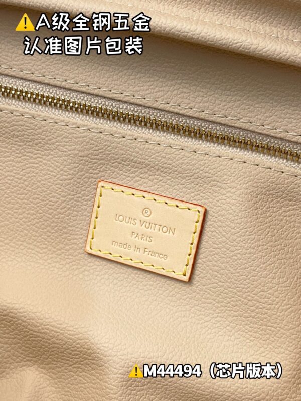 img_9579 DOPP M44494 Size 28x15x16.5 cm