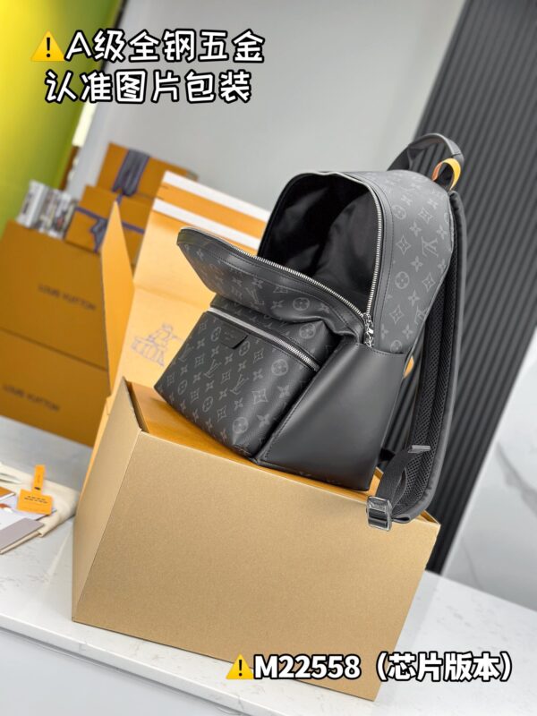 img_9730 DlSCOVERY Small Backpack M22558 Size 29x38x20 cm