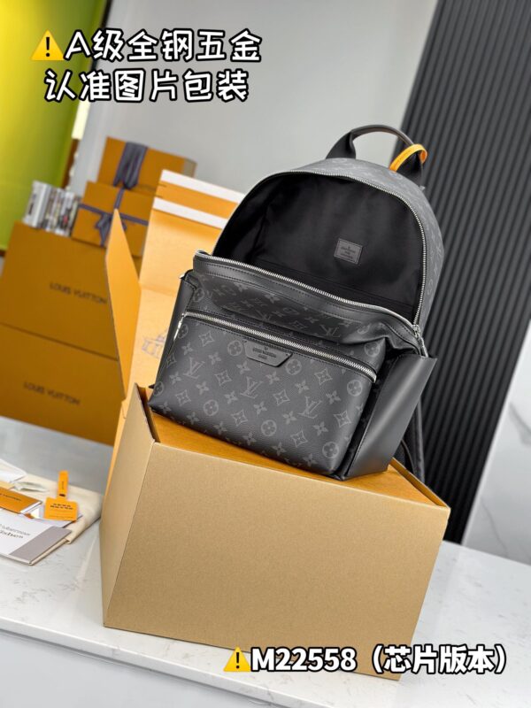 img_9732 DlSCOVERY Small Backpack M22558 Size 29x38x20 cm