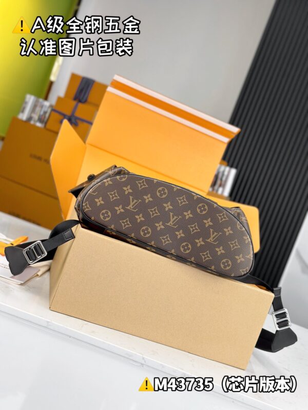 Christopher Medium Backpack M43735 Size 38x44x21 cm
