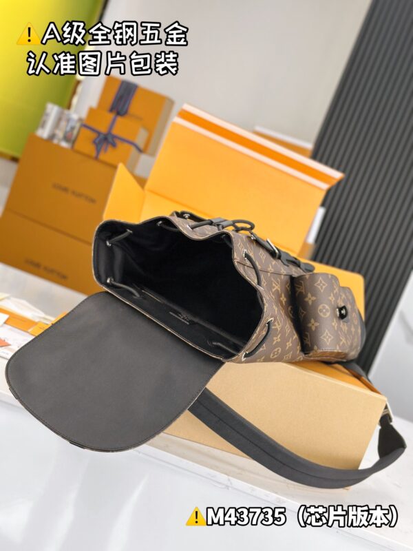 Christopher Medium Backpack M43735 Size 38x44x21 cm