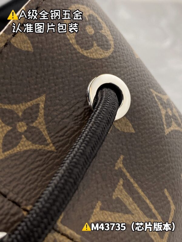 Christopher Medium Backpack M43735 Size 38x44x21 cm