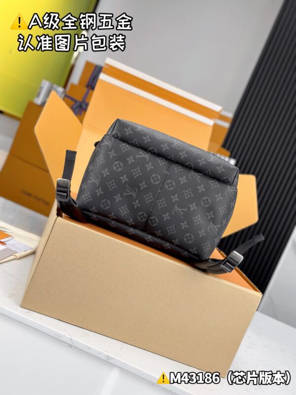 img_9818 DlSCOVERY Backpack M43186 Size 30x40x20 cm