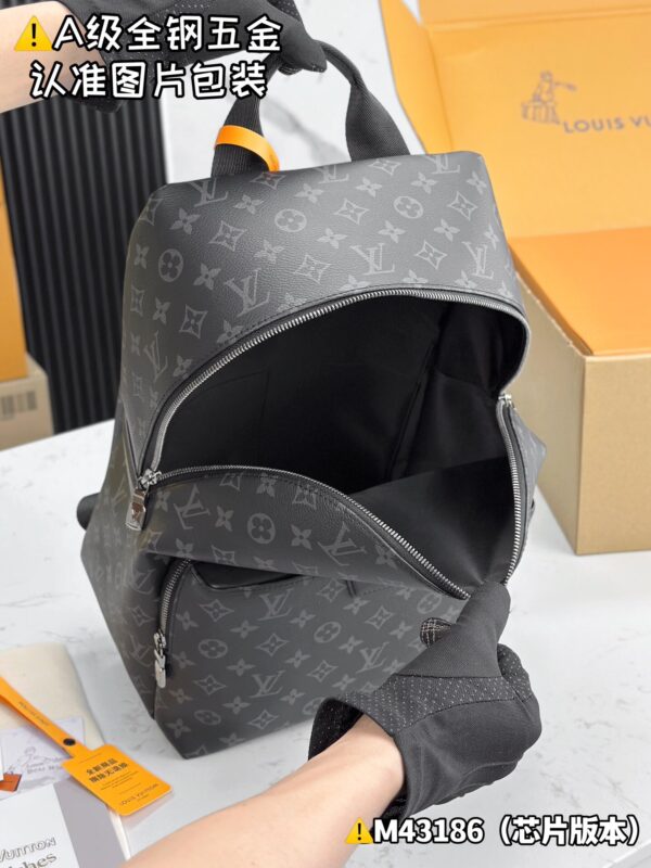 img_9823 DlSCOVERY Backpack M43186 Size 30x40x20 cm