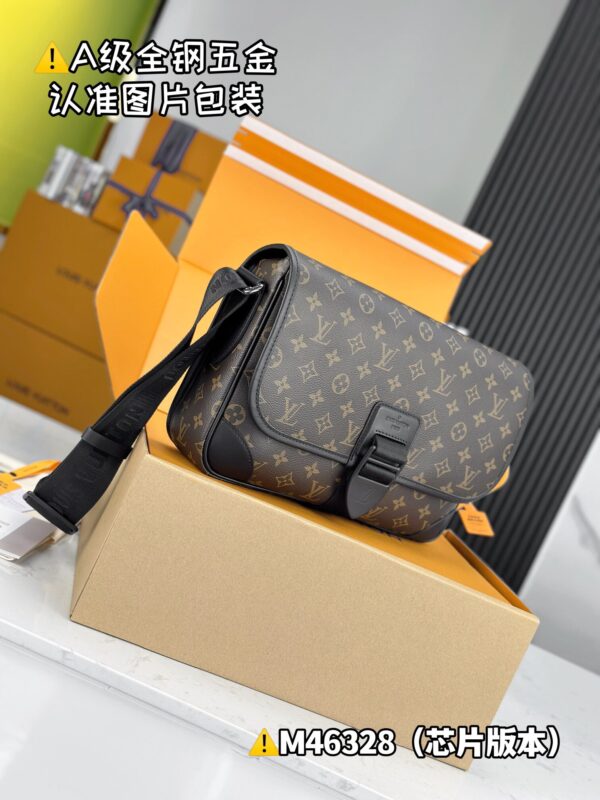 ARCHY Medium Messenger Bags M46328 Size 35x24x8 cm
