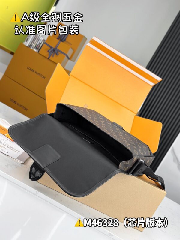 ARCHY Medium Messenger Bags M46328 Size 35x24x8 cm