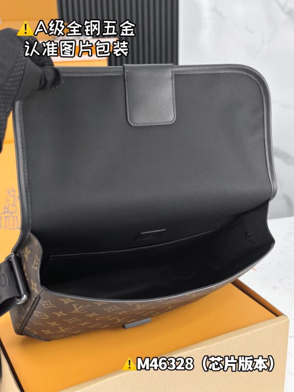 ARCHY Medium Messenger Bags M46328 Size 35x24x8 cm