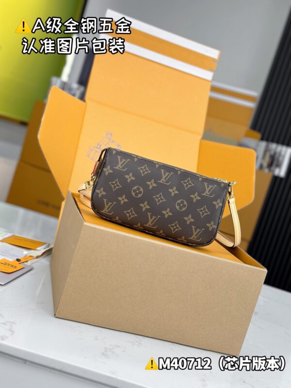 img_9996 M40712 Size 23.5x13.5x4 cm