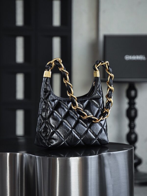 God Factory Chanel Bags Small 24A HoBo 24K Retro Hardware / Black Bonaudo Leather Size 22.5*19.5*8.5 cm