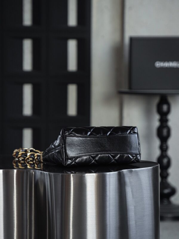 God Factory Chanel Bags Small 24A HoBo 24K Retro Hardware / Black Bonaudo Leather Size 22.5*19.5*8.5 cm